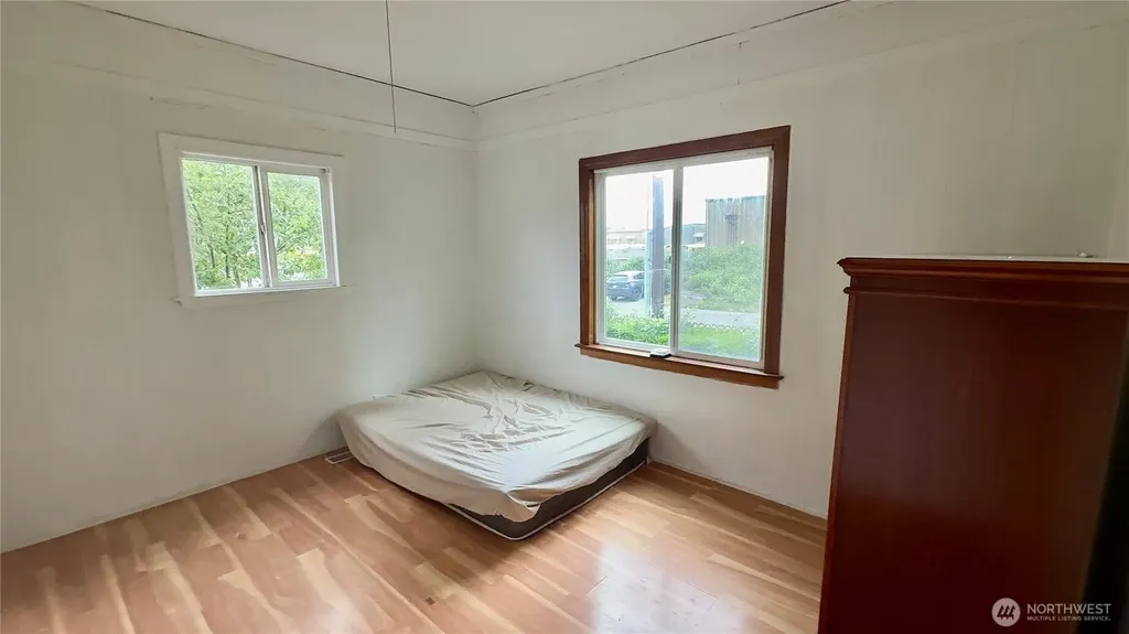 527 S Sullivan Street Seattle WA 98108