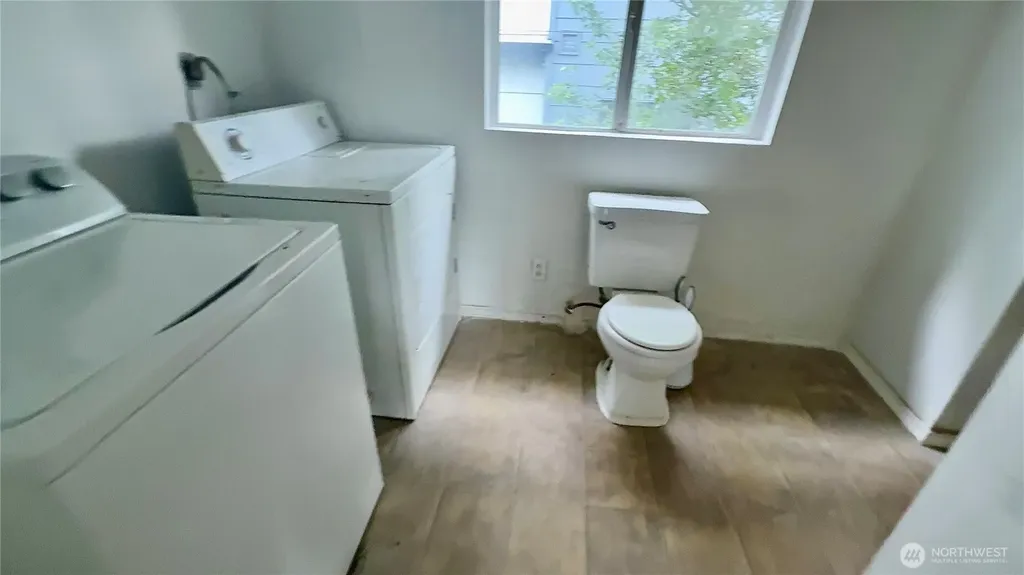 527 S Sullivan Street Seattle WA 98108