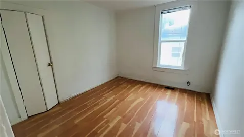 527 S Sullivan Street Seattle WA 98108