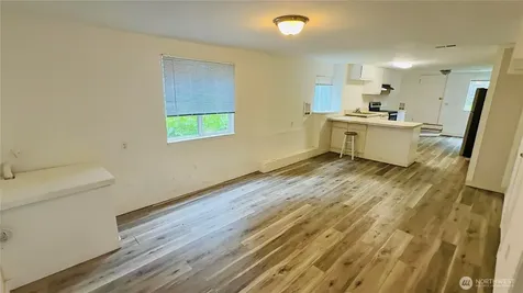 527 S Sullivan Street Seattle WA 98108