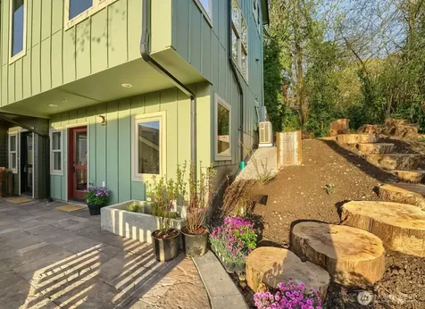 4586 22nd Avenue SW Seattle WA 98106