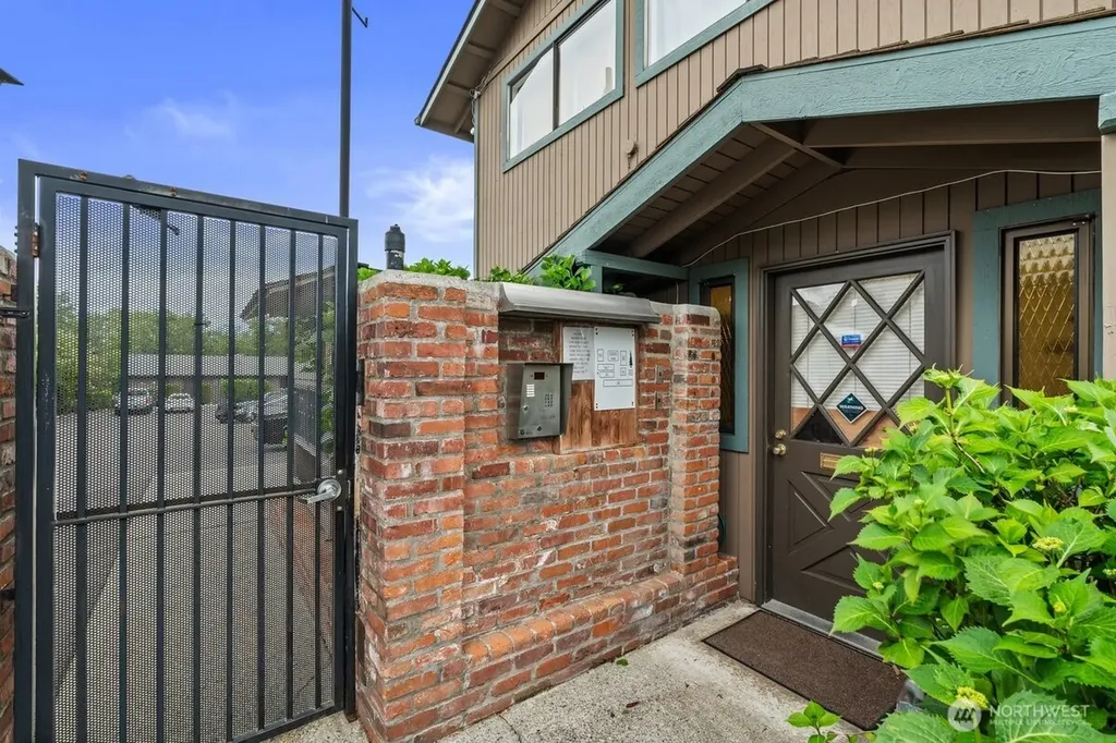 13702 37th Avenue S Tukwila WA 98168