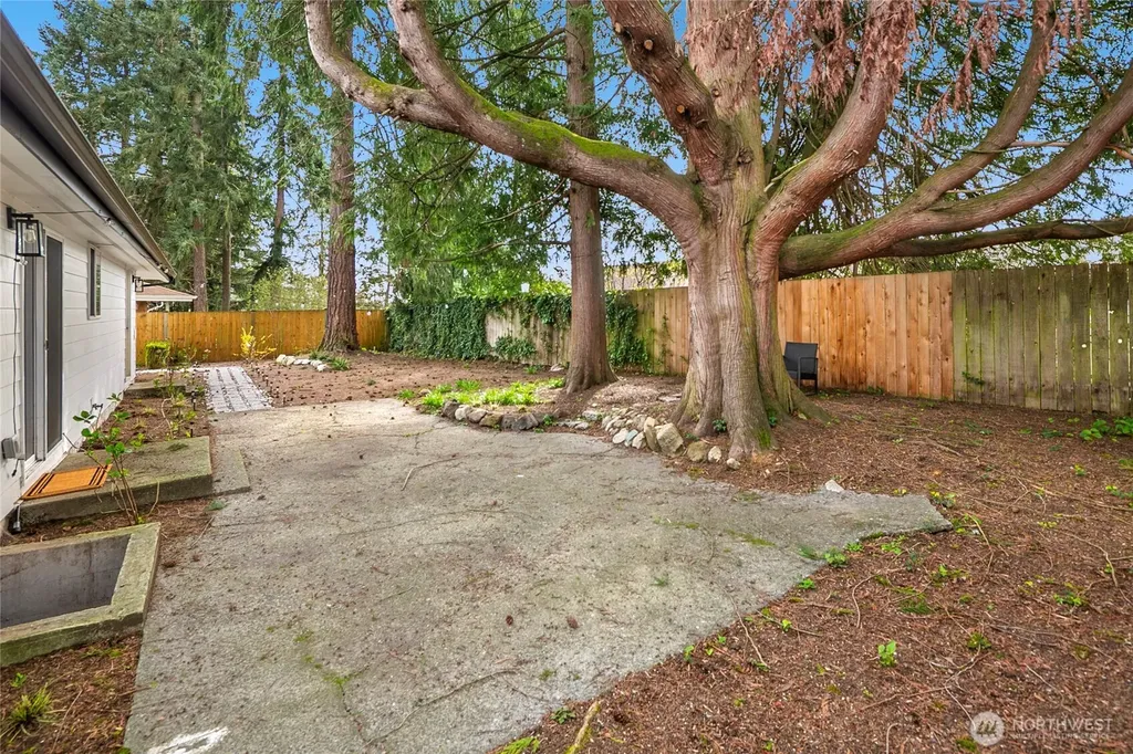 1402 N 136th Street Seattle WA 98133