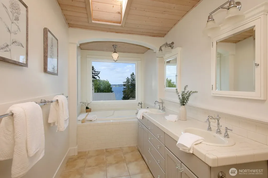 428 2nd Street Langley WA 98260