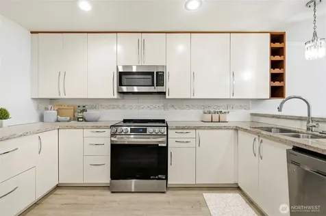 519 S 321st Street Federal Way WA 98003