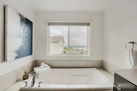7426 S 114th Street Seattle WA 98178