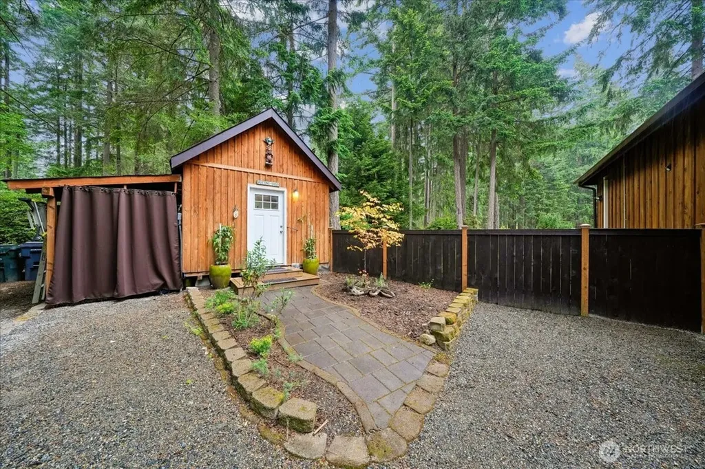 10507 Pioneer Drive Anderson Island WA 98303