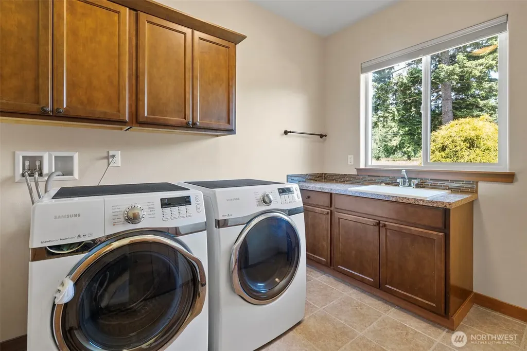 6243 Sunrise Beach Road NW Olympia WA 98502