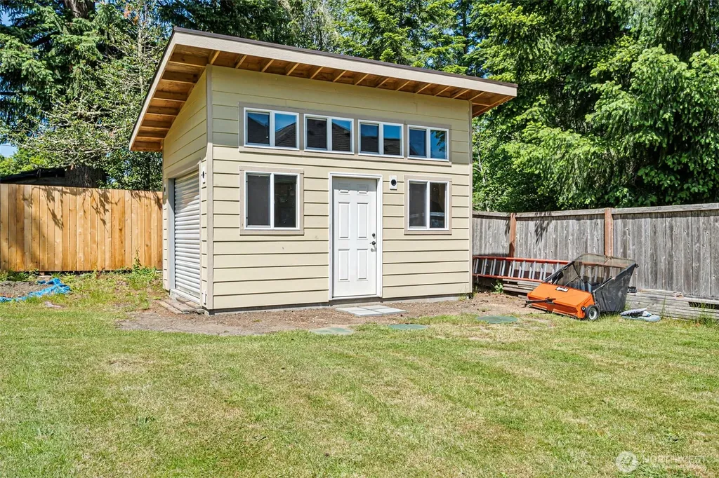 6243 Sunrise Beach Road NW Olympia WA 98502