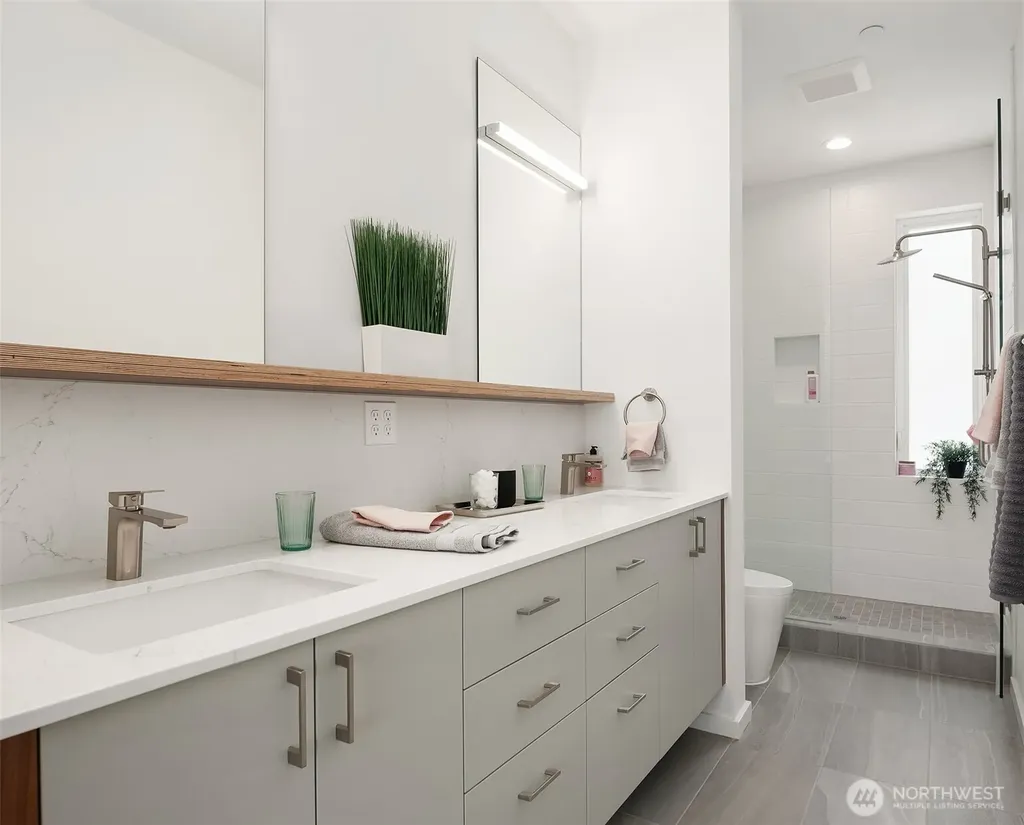 633 13th Avenue E Seattle WA 98102