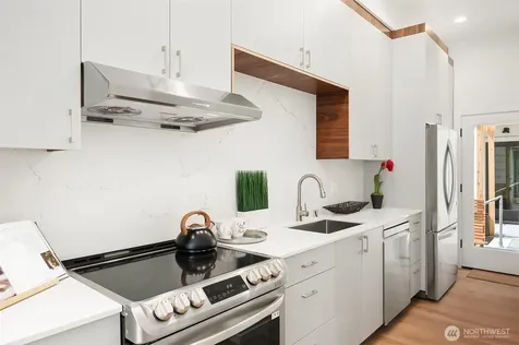 633 13th Avenue E Seattle WA 98102