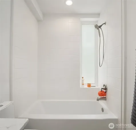 633 13th Avenue E Seattle WA 98102