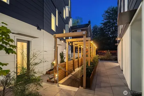 633 13th Avenue E Seattle WA 98102