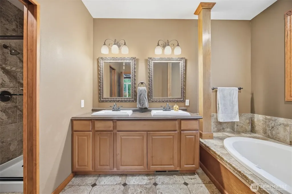 2139 H St Road Blaine WA 98230