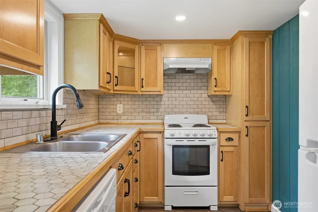 2139 H St Road Blaine WA 98230