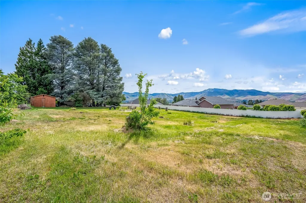 21 SW 31 Street East Wenatchee WA 98802