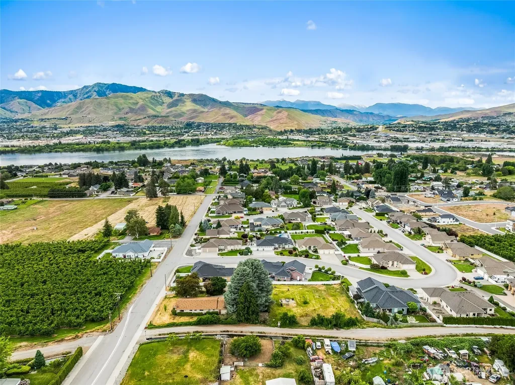 21 SW 31 Street East Wenatchee WA 98802