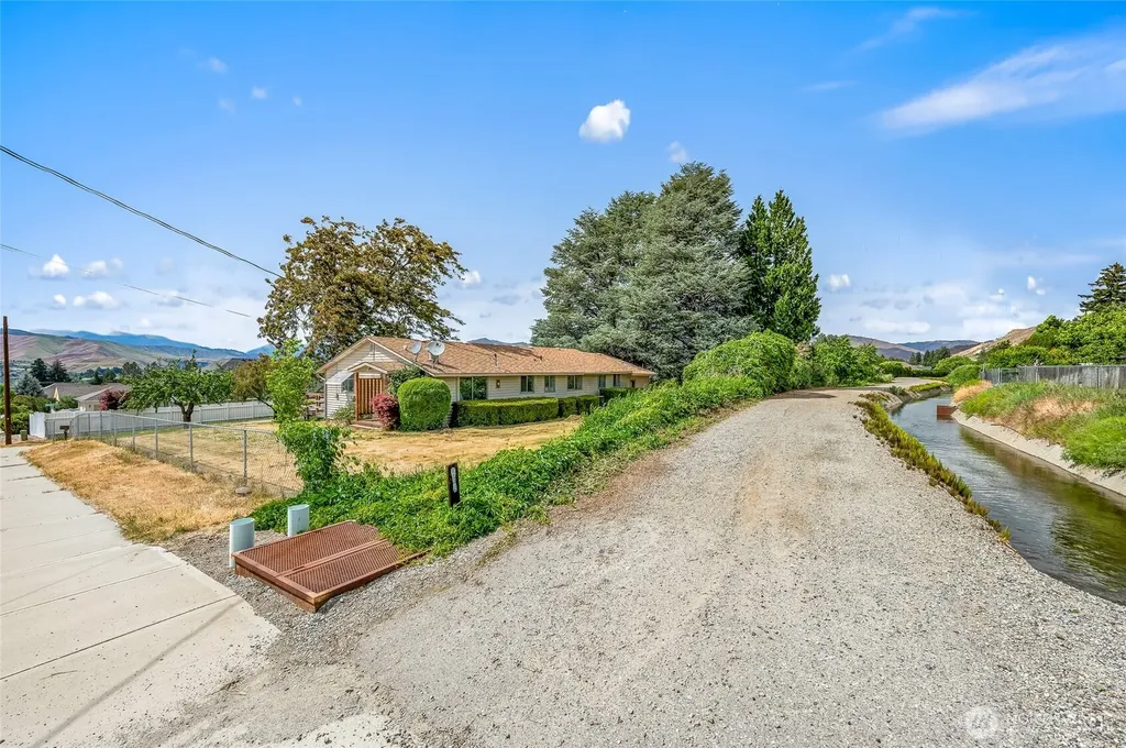 21 SW 31 Street East Wenatchee WA 98802
