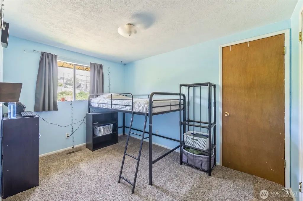 21 SW 31 Street East Wenatchee WA 98802
