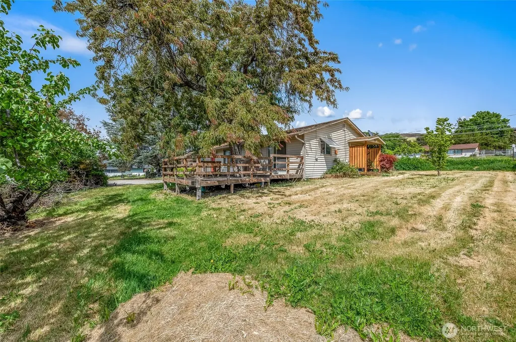 21 SW 31 Street East Wenatchee WA 98802