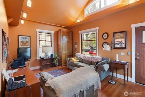 6553 21st Avenue NW Seattle WA 98117