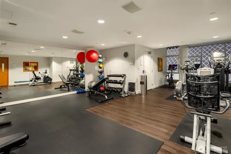 909 5th Avenue Seattle WA 98164