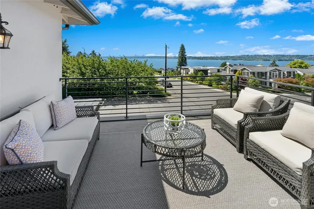 1006 4th Street W Kirkland WA 98033