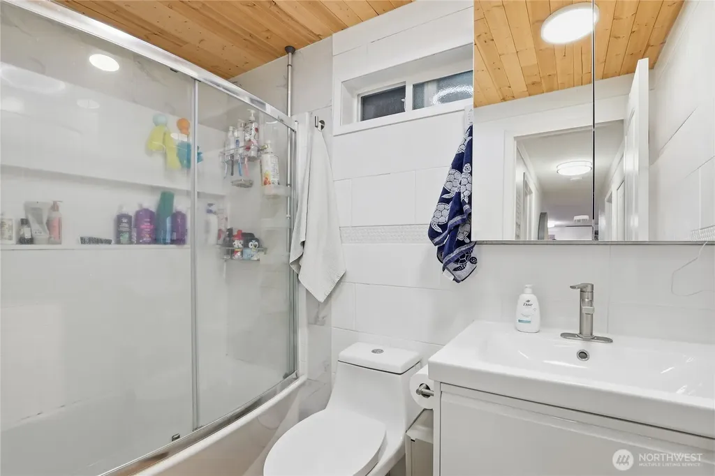6875 E Fillmore Street Port Orchard WA 98366