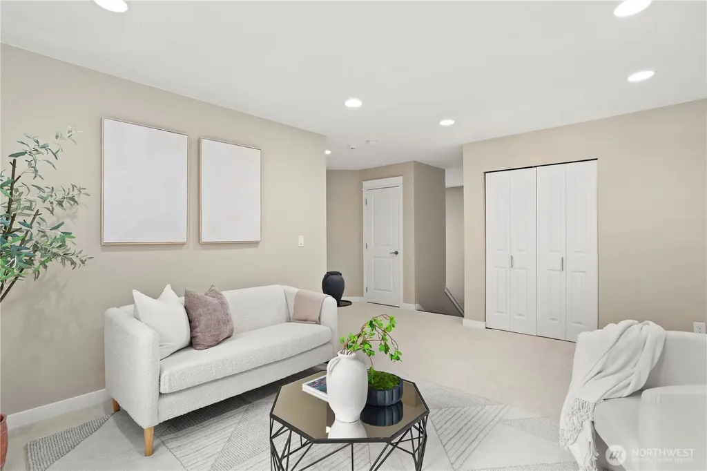 20714 1st Avenue W Lynnwood WA 98036