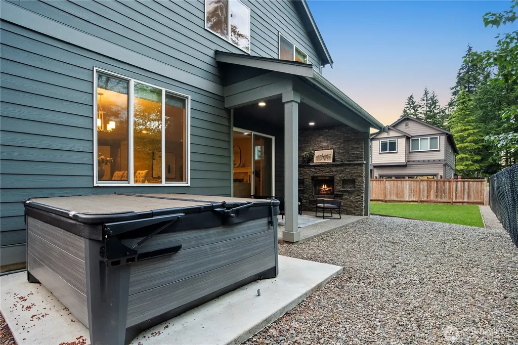 20714 1st Avenue W Lynnwood WA 98036
