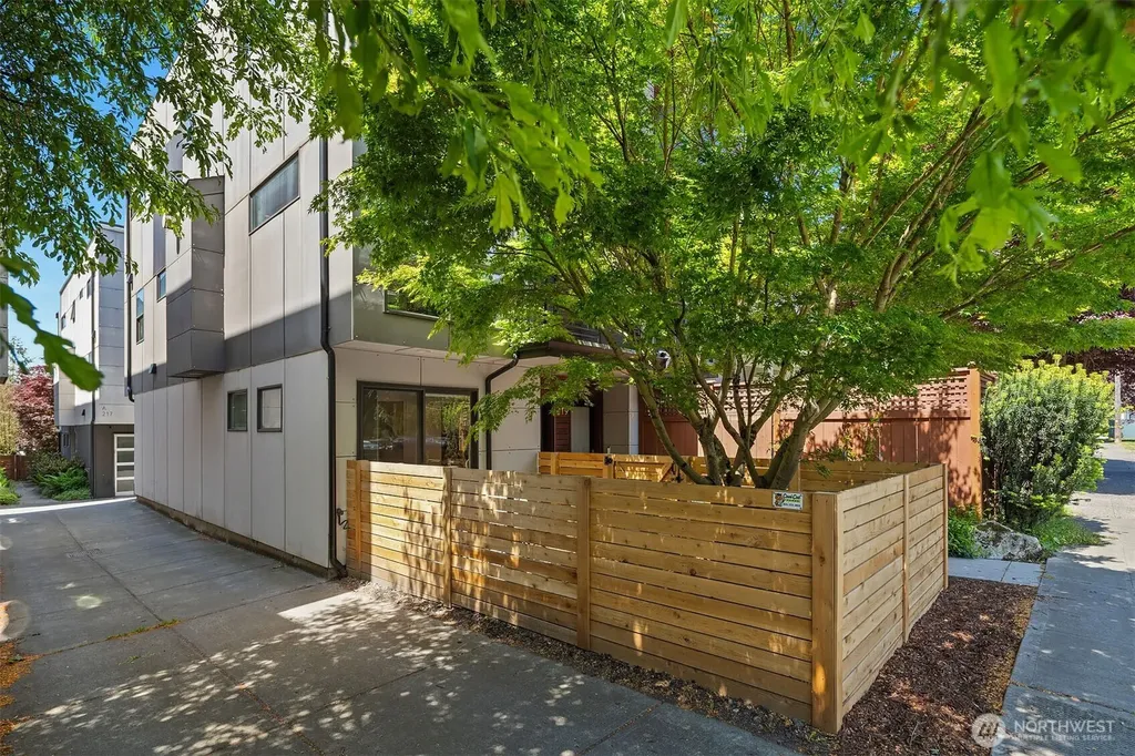 219 12th Avenue E Seattle WA 98102