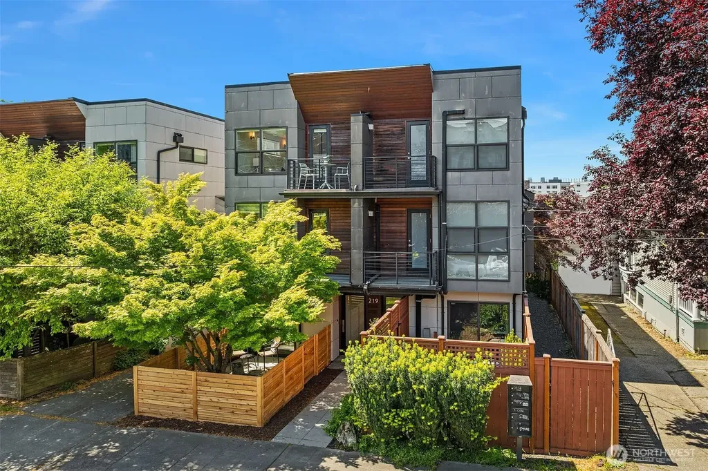 219 12th Avenue E Seattle WA 98102