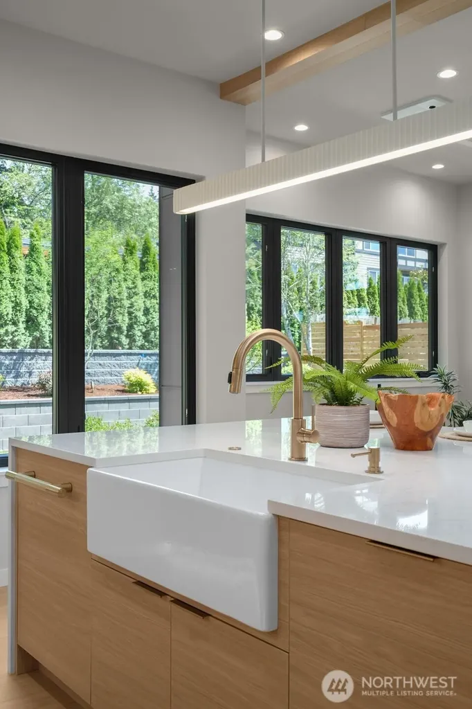 2728 63rd Avenue SE Mercer Island WA 98040