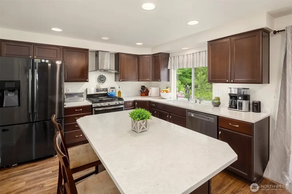 1185 Landover Place Port Orchard WA 98366