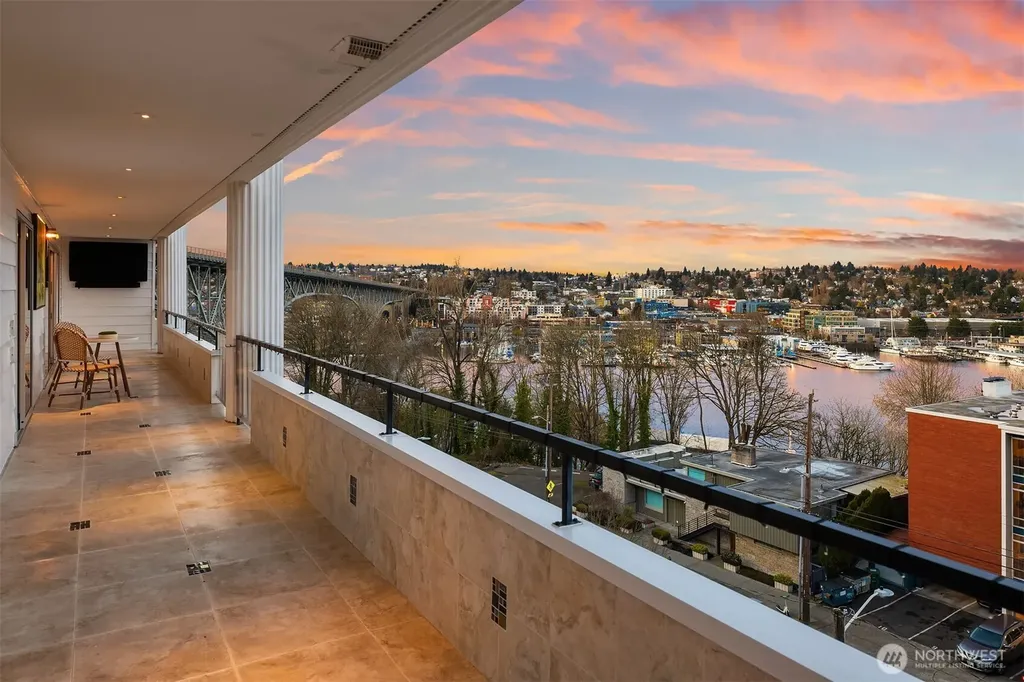 2565 Dexter Avenue N Seattle WA 98109