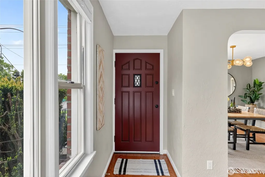 5457 35th Avenue SW Seattle WA 98126