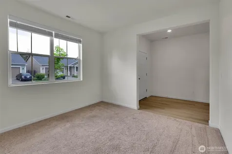 11948 64th Street E Puyallup WA 98372