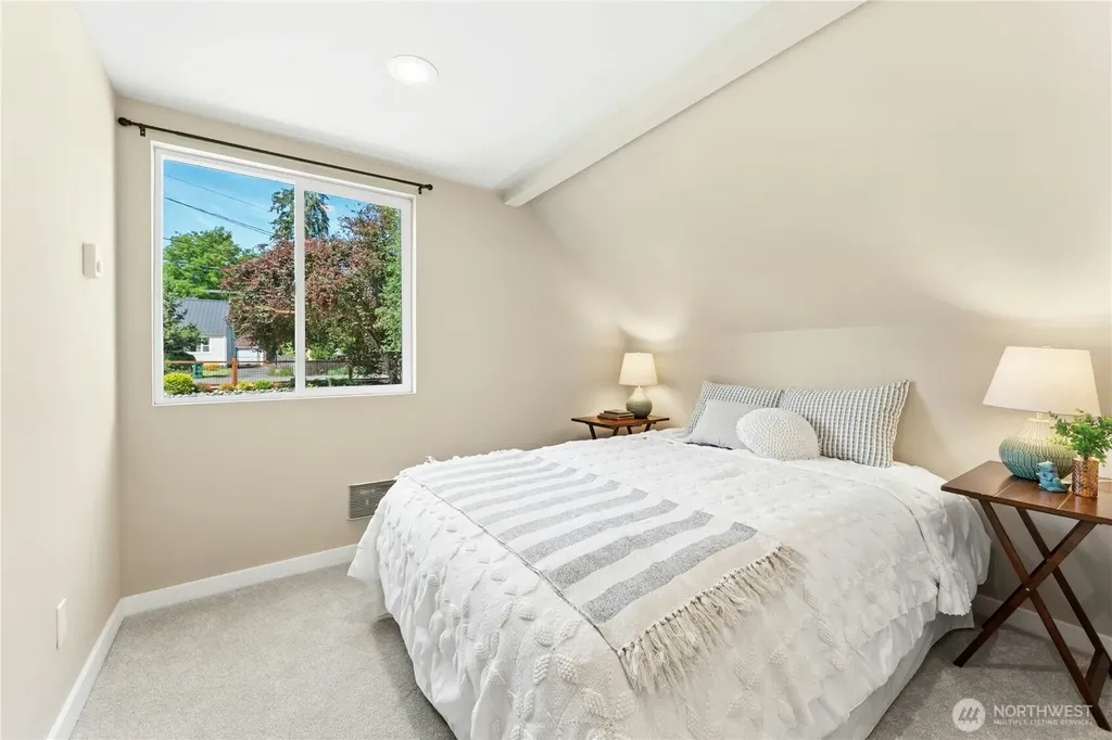 14042 33rd Avenue S Tukwila WA 98168