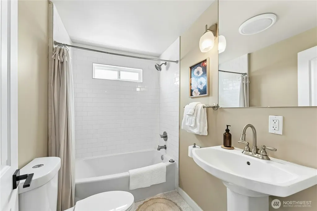14042 33rd Avenue S Tukwila WA 98168