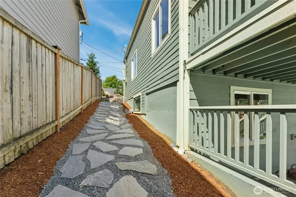 14042 33rd Avenue S Tukwila WA 98168