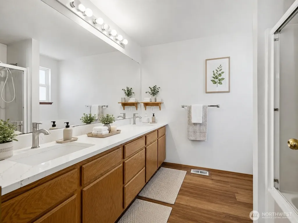 512 N 104th Street Seattle WA 98133