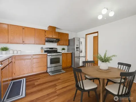 512 N 104th Street Seattle WA 98133