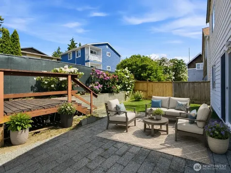 512 N 104th Street Seattle WA 98133