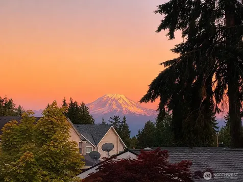512 N 104th Street Seattle WA 98133