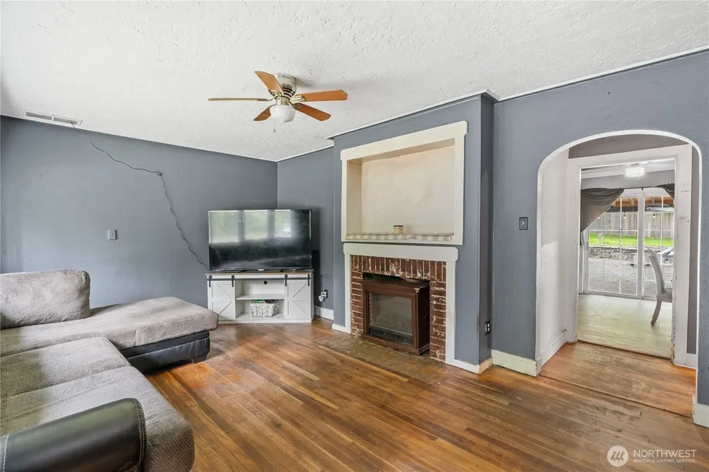 1716 Young Street Aberdeen WA 98520