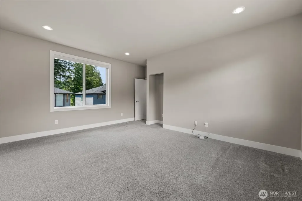 2483 NE 242nd Place Sammamish WA 98074