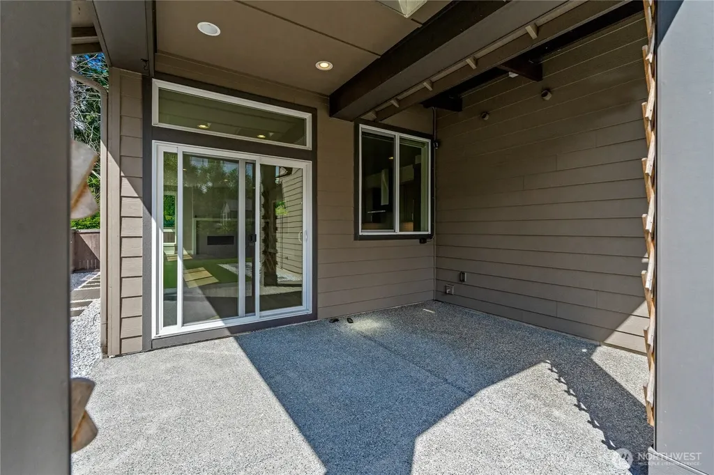 2483 NE 242nd Place Sammamish WA 98074