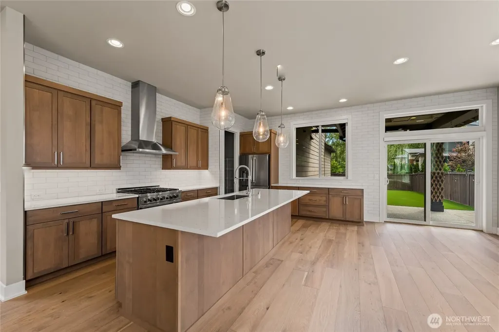 2483 NE 242nd Place Sammamish WA 98074