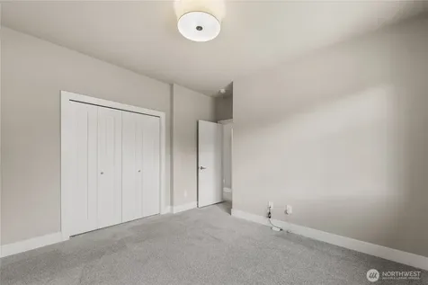 2483 NE 242nd Place Sammamish WA 98074