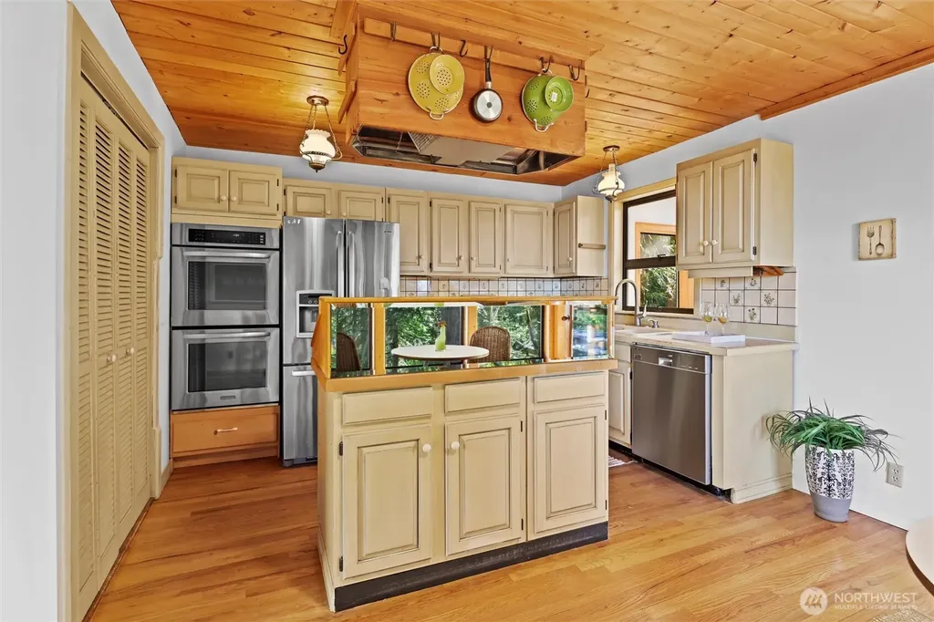 18503 SE 64th Way Issaquah WA 98027